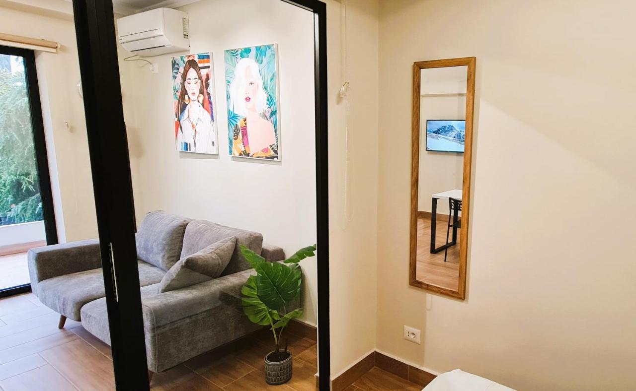 2V1 - Center Apartment 1 تيرانا المظهر الخارجي الصورة