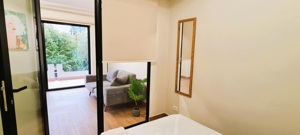 2V1 - Center Apartment 1 تيرانا المظهر الخارجي الصورة
