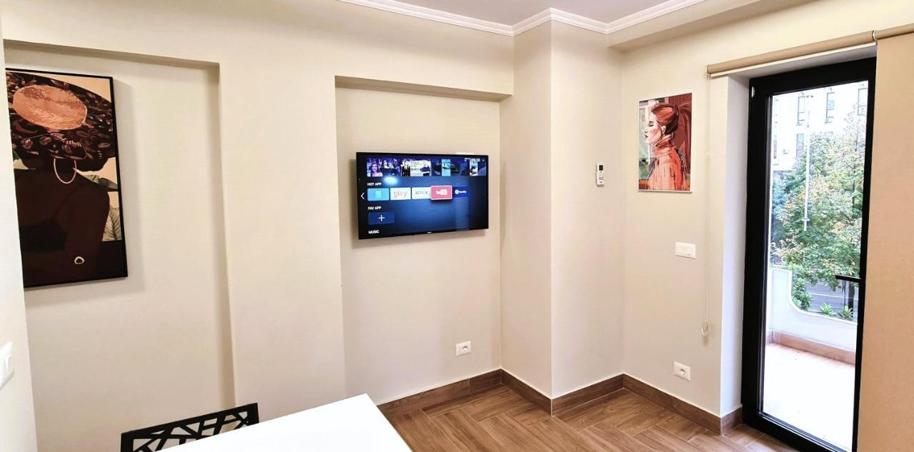 2V1 - Center Apartment 1 تيرانا المظهر الخارجي الصورة