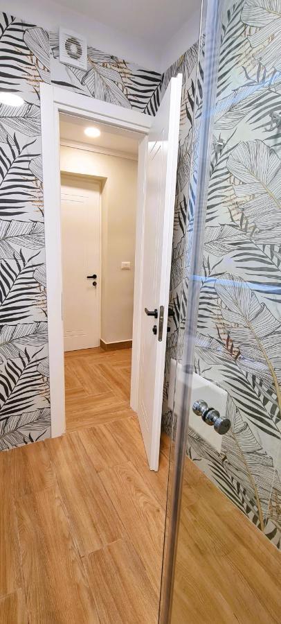 2V1 - Center Apartment 1 تيرانا المظهر الخارجي الصورة