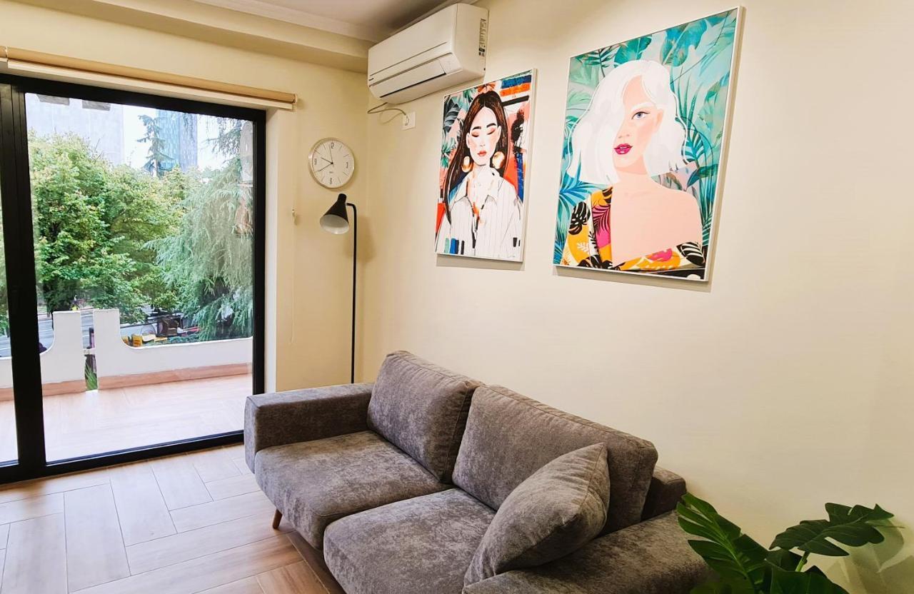 2V1 - Center Apartment 1 تيرانا المظهر الخارجي الصورة