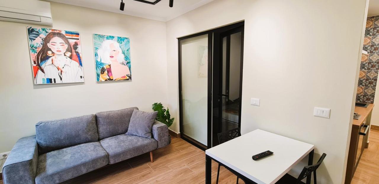 2V1 - Center Apartment 1 تيرانا المظهر الخارجي الصورة